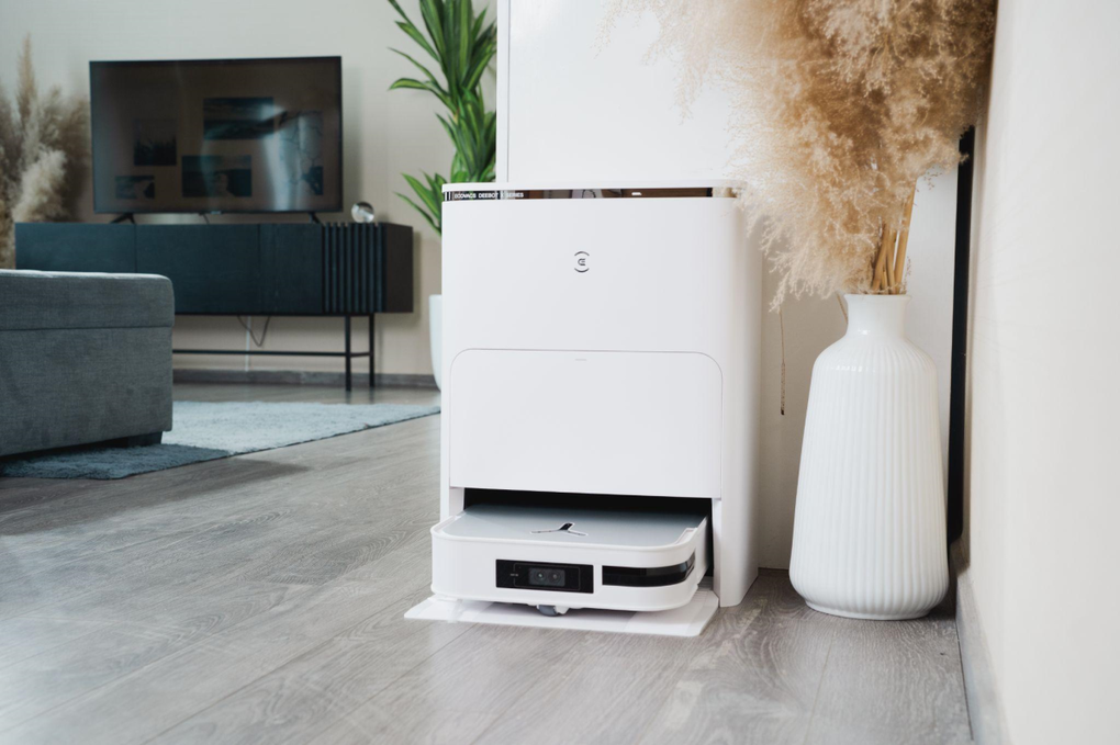 Ecovacs Deebot X2 Omni có thêm bản trắng giới hạn Ecovacs Toàn trạm sạc có tông màu trắng. Ảnh: Giga Digital