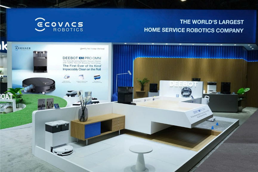 Các sản phẩm robot hút bụi của Ecovacs tại gian hàng. Ảnh: Ecovacs
