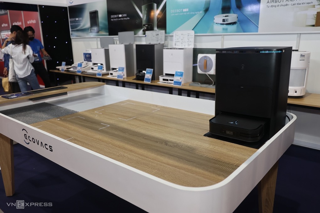 Deebot X2 Omni trưng bày tại sự kiện. Ảnh: Quỳnh Trần
