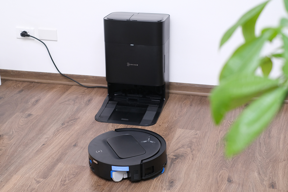 Ecovacs T80 Omni - robot lau nhà bằng con lăn giá tốt