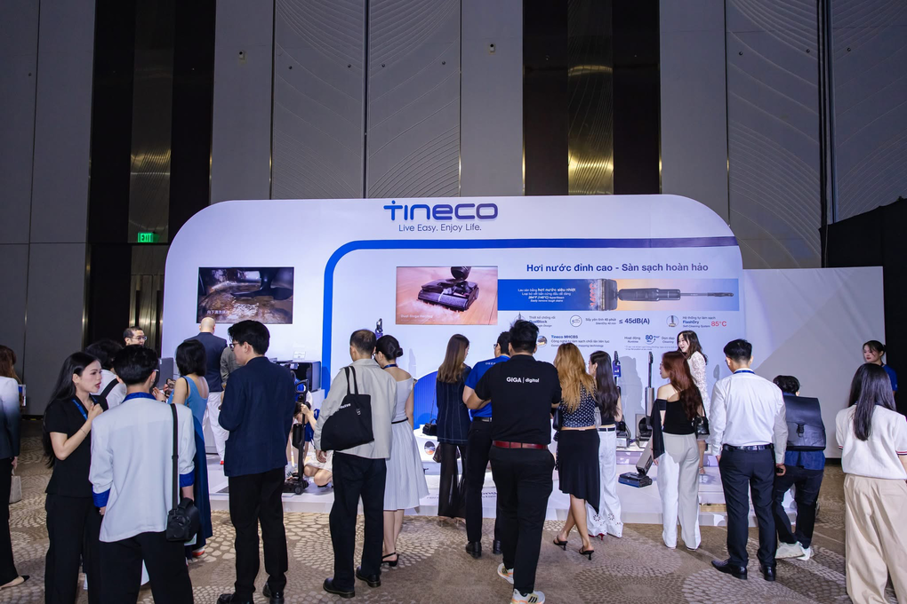 Máy lau sàn Tineco S7 Stretch Steam trong khuôn khổ lễ ra mắt sản phẩm mới của Ecovacs. Ảnh: Tineco