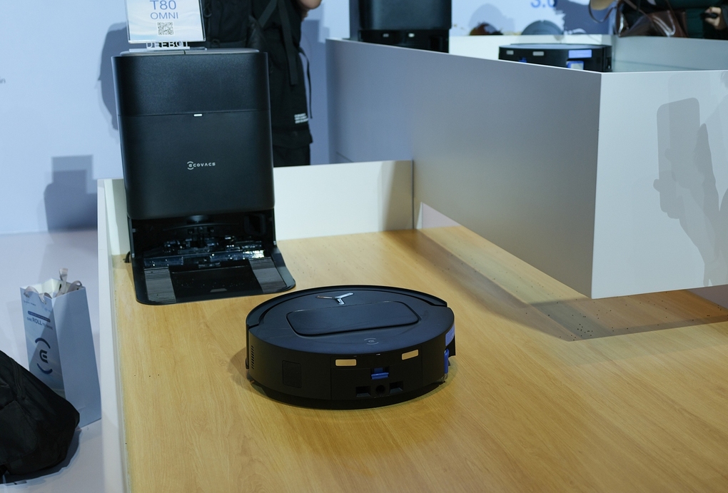 Tineco ra máy lau nhà không dây đầu tiên dùng hơi nước nóng Ecovacs Ecovacs T80 Omni tại lễ ra mắt. Ảnh: Tuấn Hưng