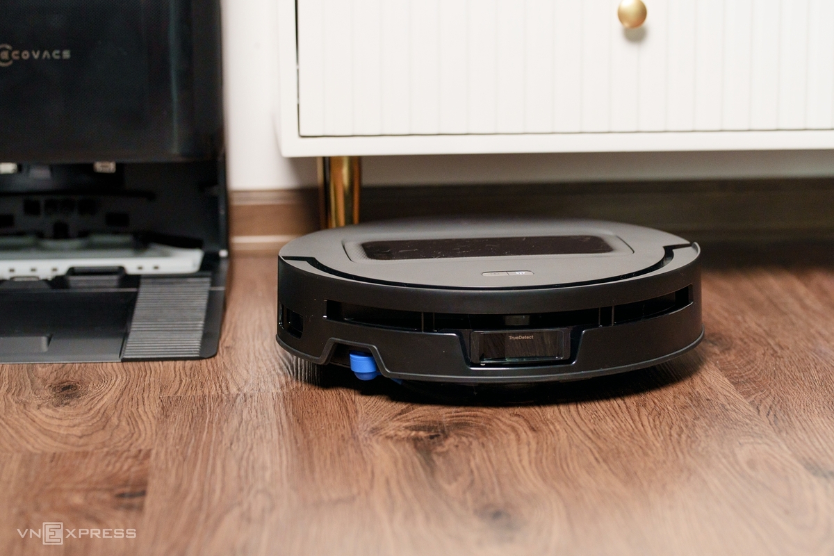Ecovacs Deebot T80 Max Omni: Robot lau nhà con lăn mạnh nhất phân khúc tầm trung với lực hút 40.000Pa Ecovacs Cụm cảm biến Lidar dToF ẩn cạnh bên giúp robot đạt độ mỏng kỷ lục 95mm dễ chui gầm